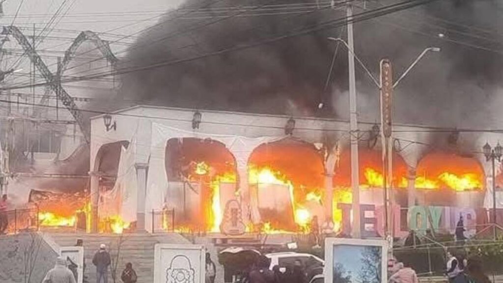 Incendio en bazar navideño