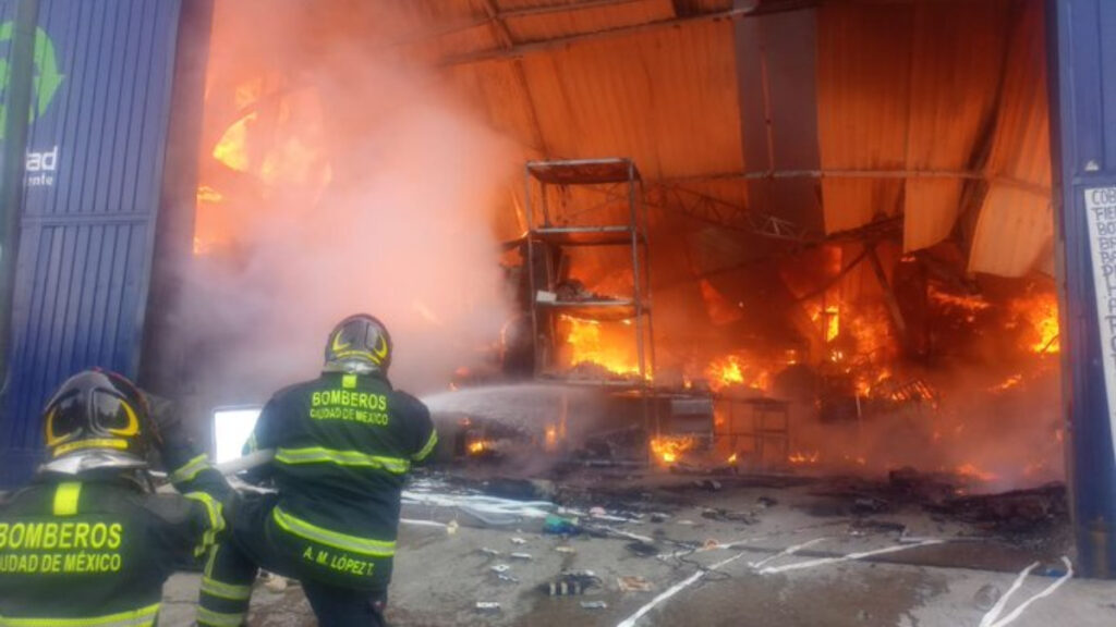 Incendio en bodega en Tlalpan