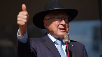 Embajador estadounidense, Ken Salazar