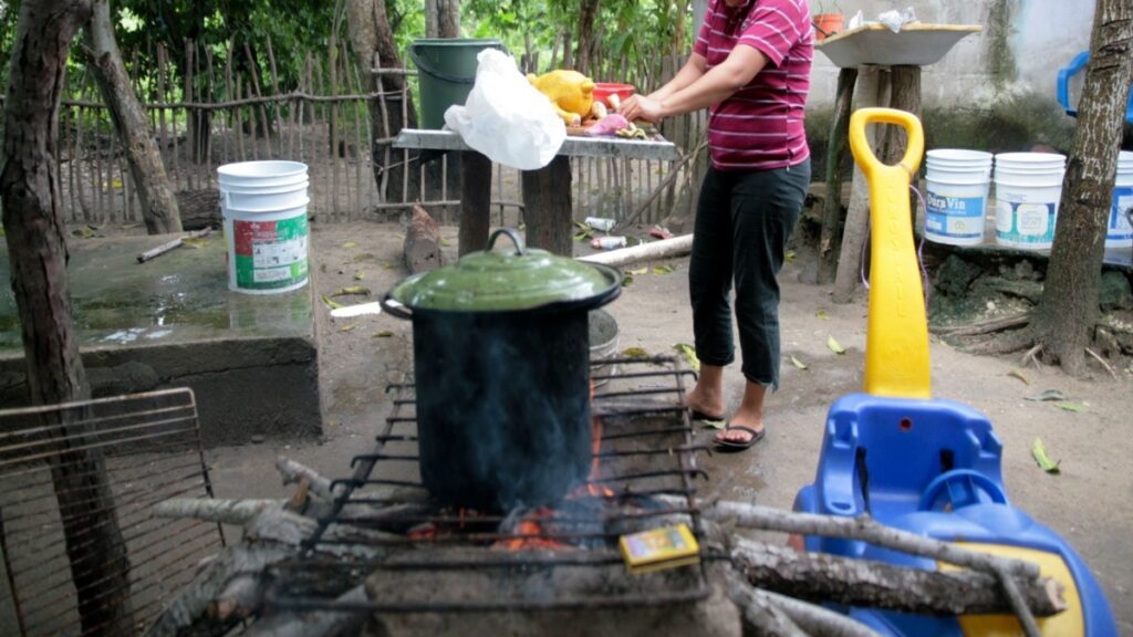 en Xalapa: mujer avienta cazo de aceite hirviendo a cocinera por no darle su pedido como lo pidió