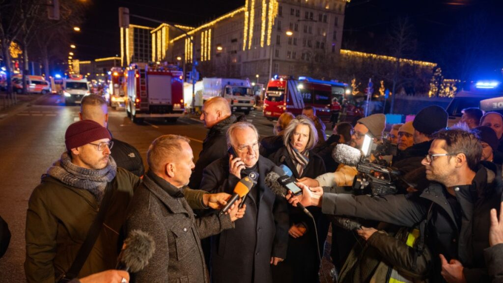 conductor embiste a multitud en mercado navideño de Alemania