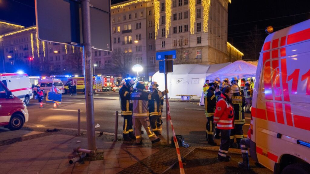 conductor embiste a multitud en mercado navideño de Alemania