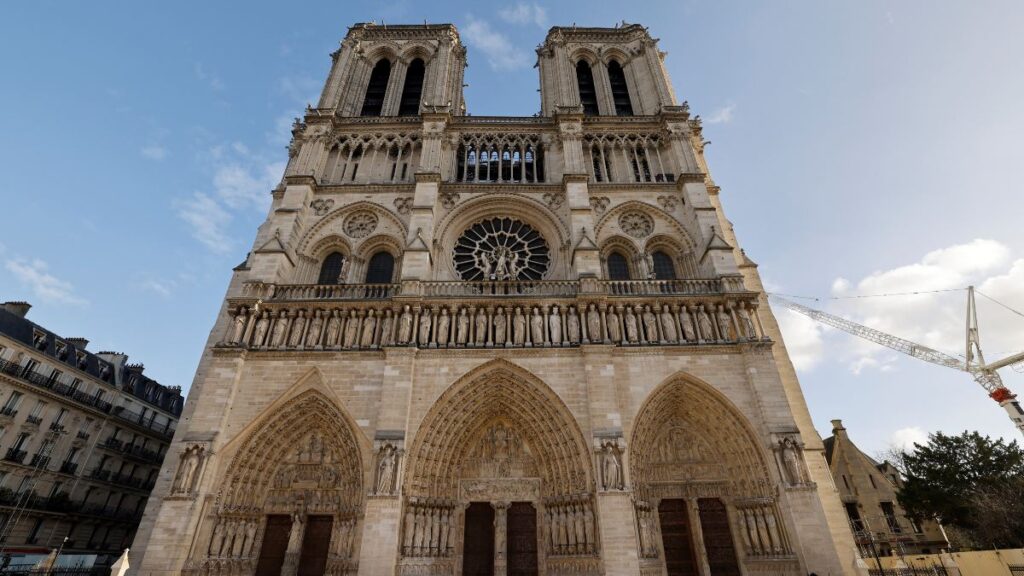 Notre Dame renace: ¿quiénes asisten a la ceremonia de reapertura cinco años después de su incendio?