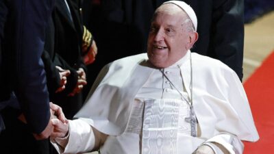 El papa Francisco reveló haber escapado a dos intentos de atentado durante su viaje a Irak de marzo de 2021, según extractos de su autobiografía