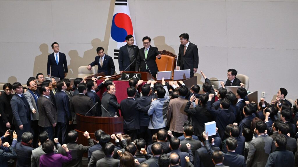 Parlamento destituye a presidente interino de Corea del Sur