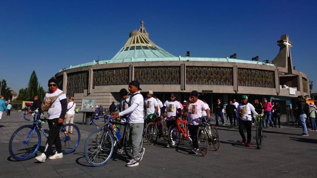 Peregrinos en la Basílica de Guadalupe