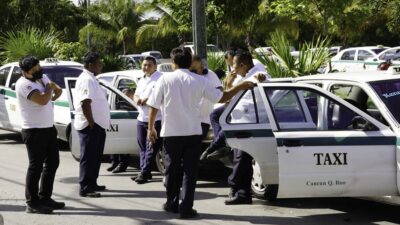 Siguen las agresiones d etaxistas a conductores de aplicación y turistas en Cancún