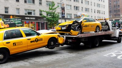 Un taxi arrolló a seis personas, incluido un menor, cerca de Herald Square en Nueva York durante Navidad. Los lesionados ingresaron al hospital.