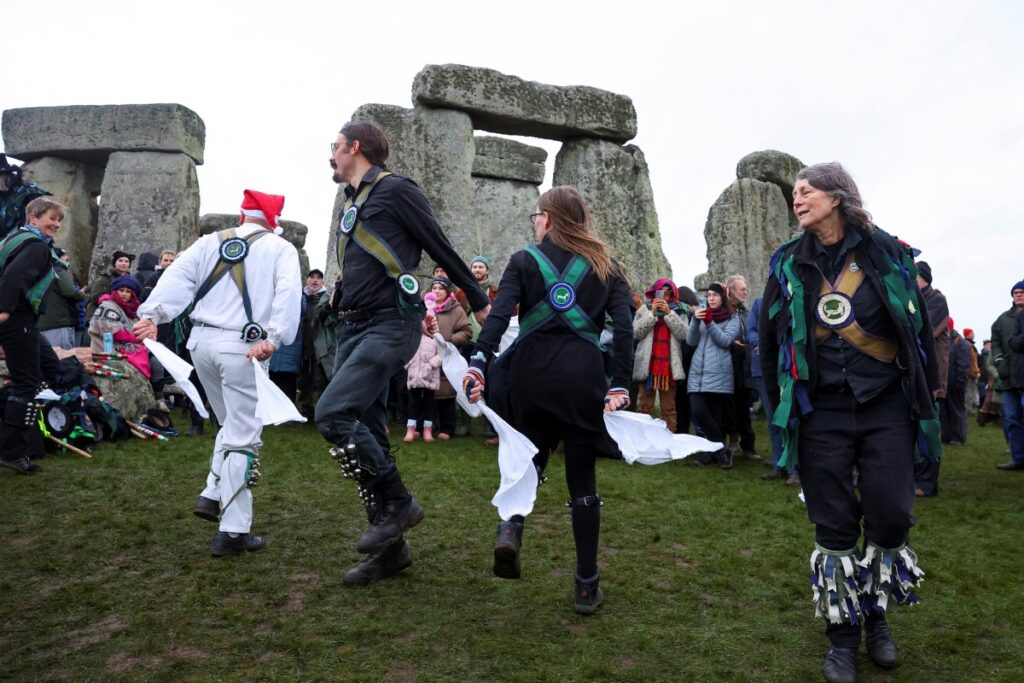 Bailes por el solsticio de invierno en Stonehenge