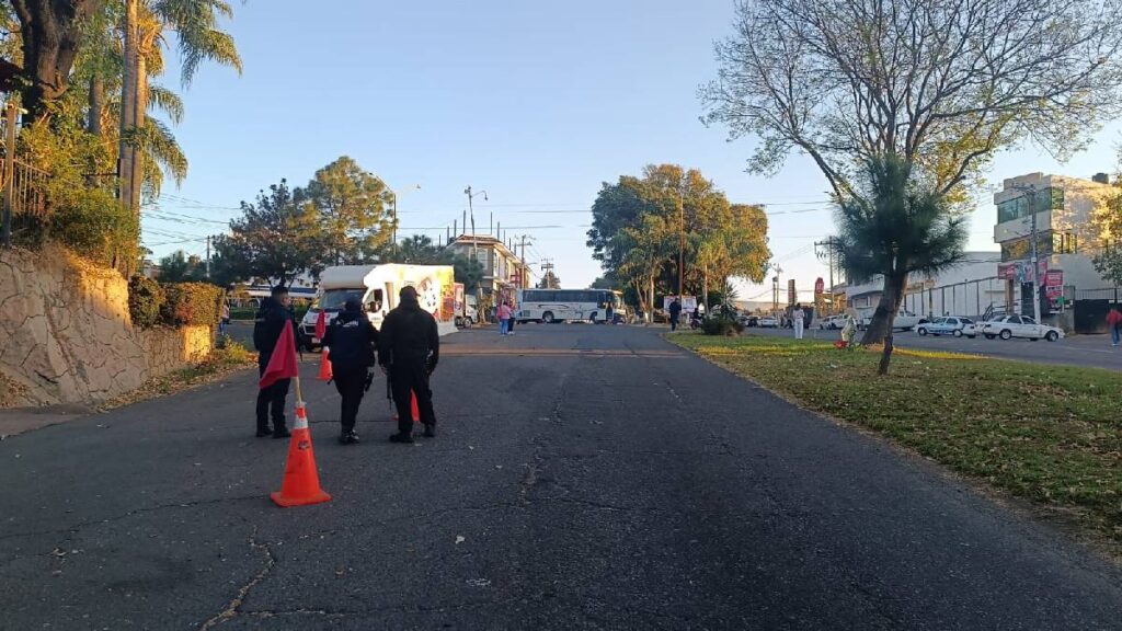 uruapan-amanece-con-bloqueos-y-protestas-son-favor-de-policias-municipales