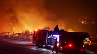 Voraz incendio forestal Franklin afecta ya 890 hectáreas en Malibú, EU