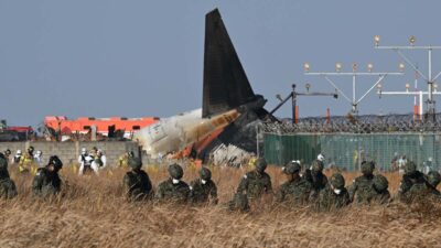 Avion Corea Del Sur Plumas Motores