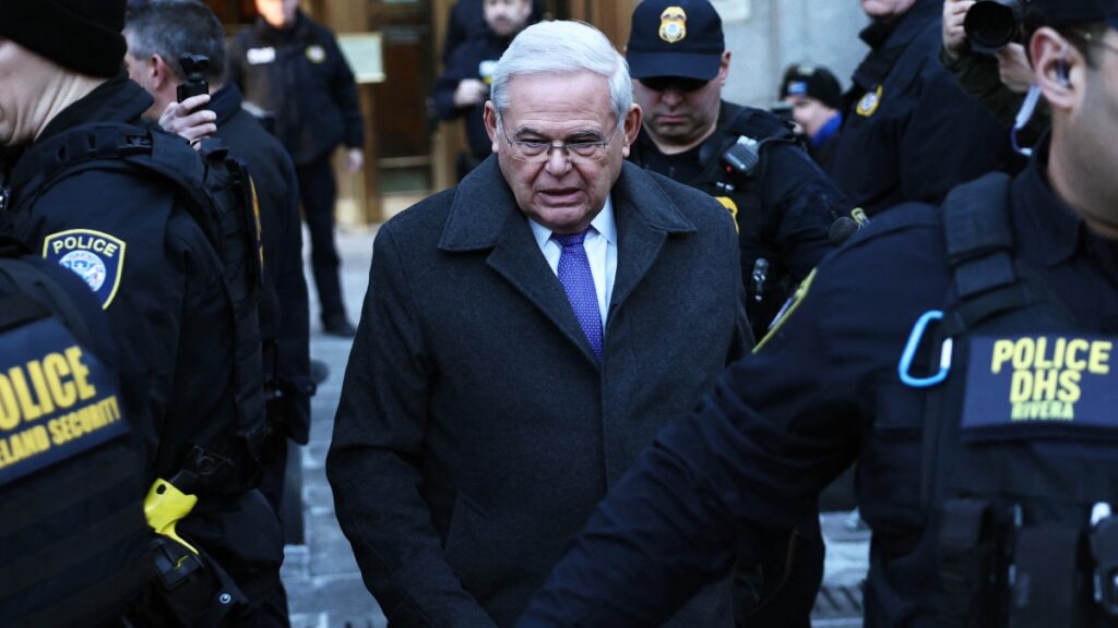 El exsenador de Nueva Jersey, Bob Menéndez, fue condenado a 11 años de prisión por fraude, corrupción y soborno.