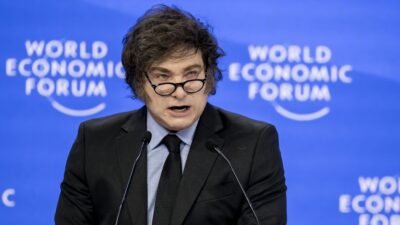 Durante el Foro en Davos, Javier Milei destacó la posible salida de Argentina del Mercosur, criticó la ideología woke y defendió a Elon Musk.