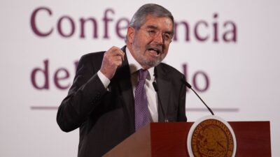 El canciller Juan Ramón de la Fuente destacó la fortaleza social en la frontera México-Estados Unidos y la reducción en cruces ilegales en 2024.