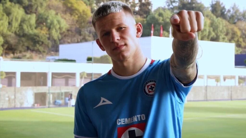 Cruz Azul anuncia la llegada del polaco Mateusz Bogusz