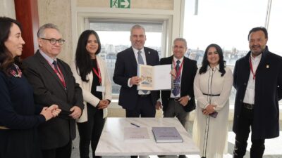 Pátzcuaro busca ser Patrimonio Mundial: gobernador entrega expediente a la Unesco