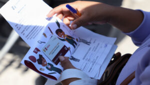 Mi Beca Para Empezar 2025: cómo vincular la tarjeta de útiles y uniformes a la app móvil