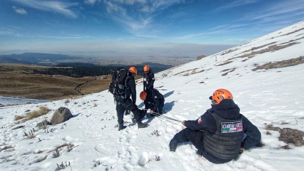 Rescatan A Turistas Del Nevado De Toluca