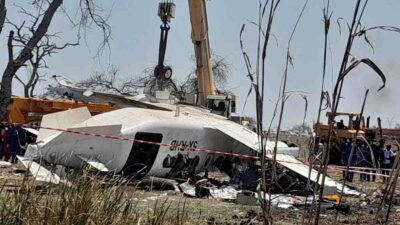 Al menos 20 personas murieron este miércoles al estrellarse un avión en Sudán del Sur, indicaron las autoridades. El aparato cayó cerca de unos campos petrolíferos en el estado de Unidad, en el norte del país, hacia las diez y media de la mañana hora local, poco después de haber despegado rumbo a la capital Juba.