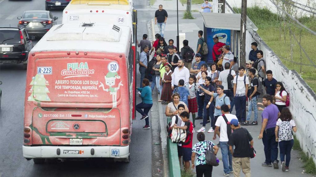 El transporte público tendrá un aumento mensual en Nuevo León.