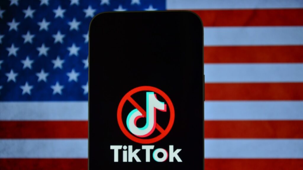 Donald Trump firma orden sobre TikTok que retrasa la prohibición de la app