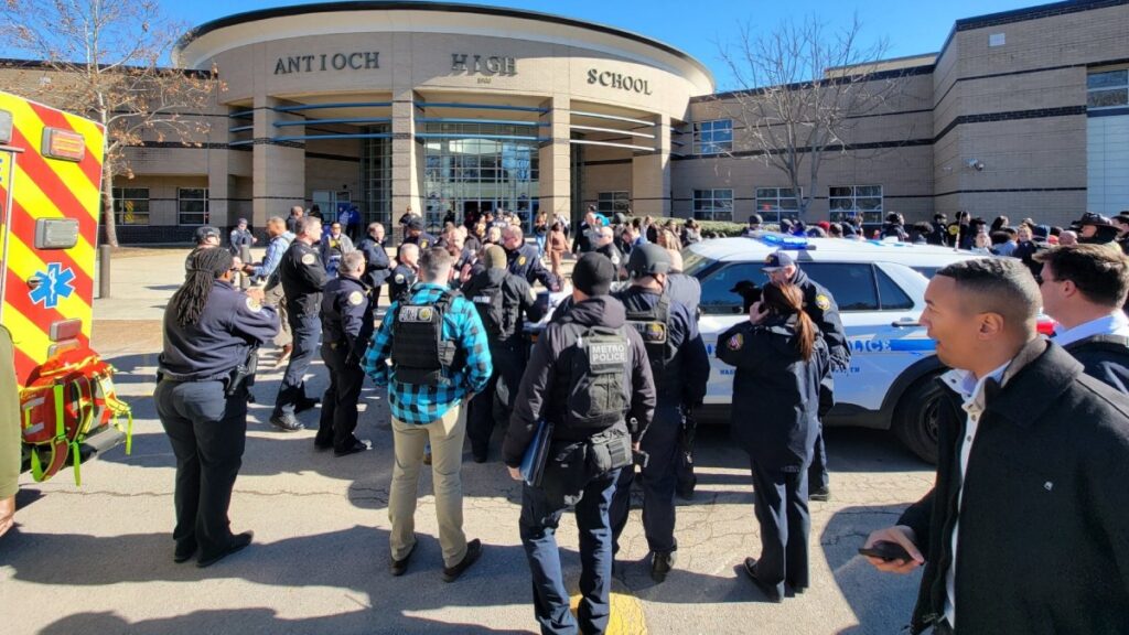 Reportan tiroteo en escuela secundaria de Tennessee