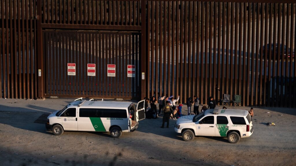 Trump podría declarar emergencia nacional en la frontera este lunes