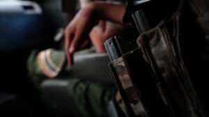 Detienen en Michoacán a familiares del “Bótox” con armas y drogas