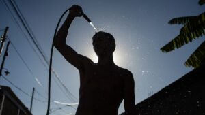 Ola de calor: ¿por qué las altas temperaturas afectan nuestro humor?