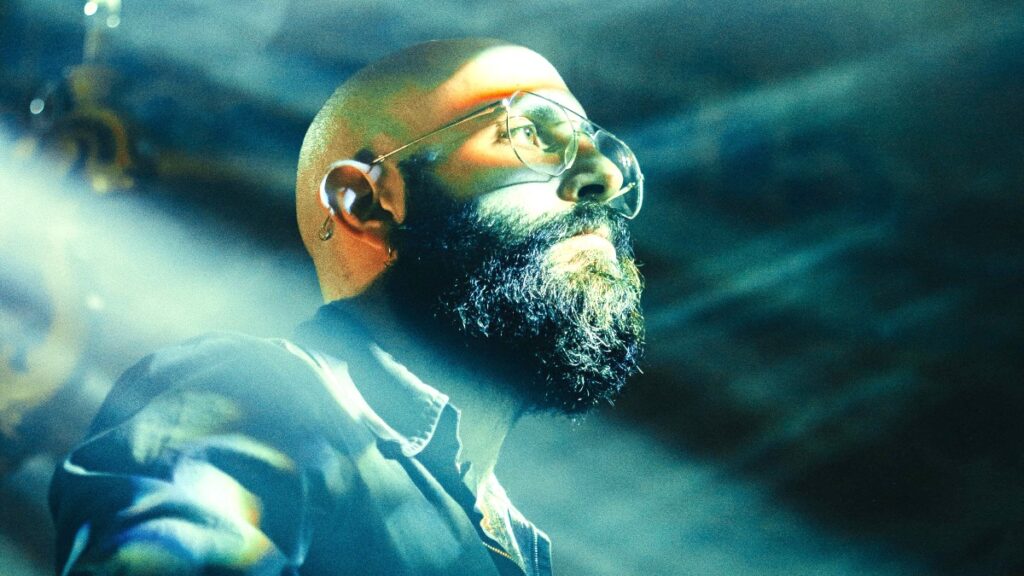 Carlos Metta inicia una nueva etapa creativa con el nombre "Chingos de Changos", bajo el cual lanza un álbum homónimo.