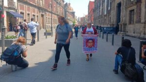 Peña Nieto podría ser citado a declarar por el caso Ayotzinapa, señala Vidulfo Rosales tras reunión con Sheinbaum