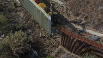 El gobierno de Trump continuará con la construcción del muro fronterizo con México