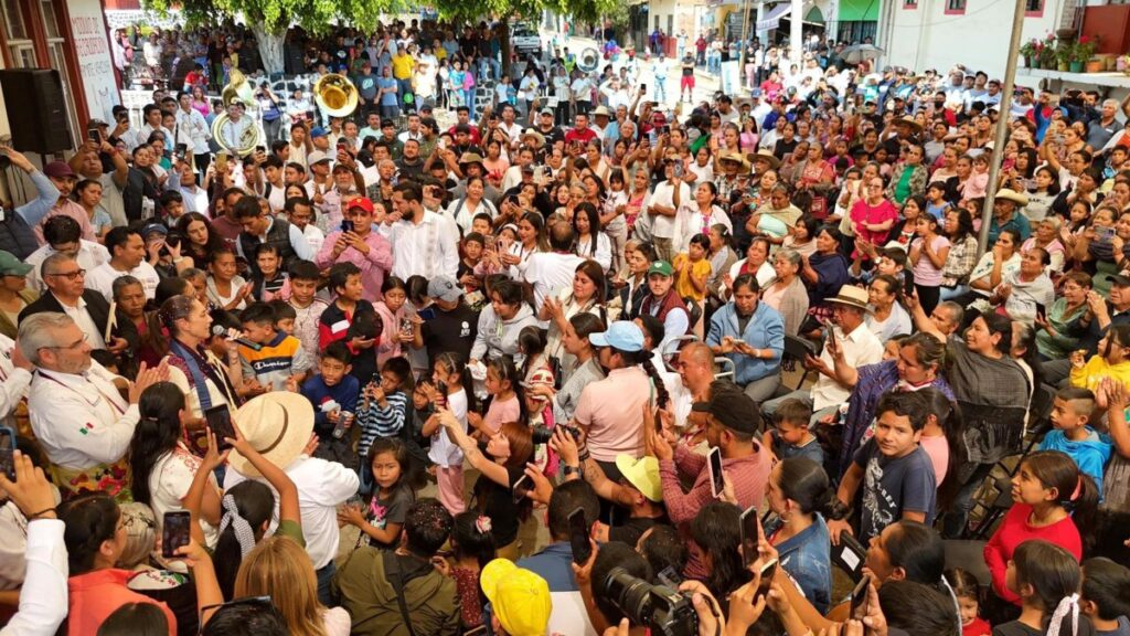 Entrega Sheinbaum 40 mil toneladas de fertilizantes a productores en Michoacán