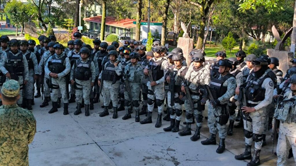 Elementos de la Guardia Nacional camino a la frontera con EE.UU