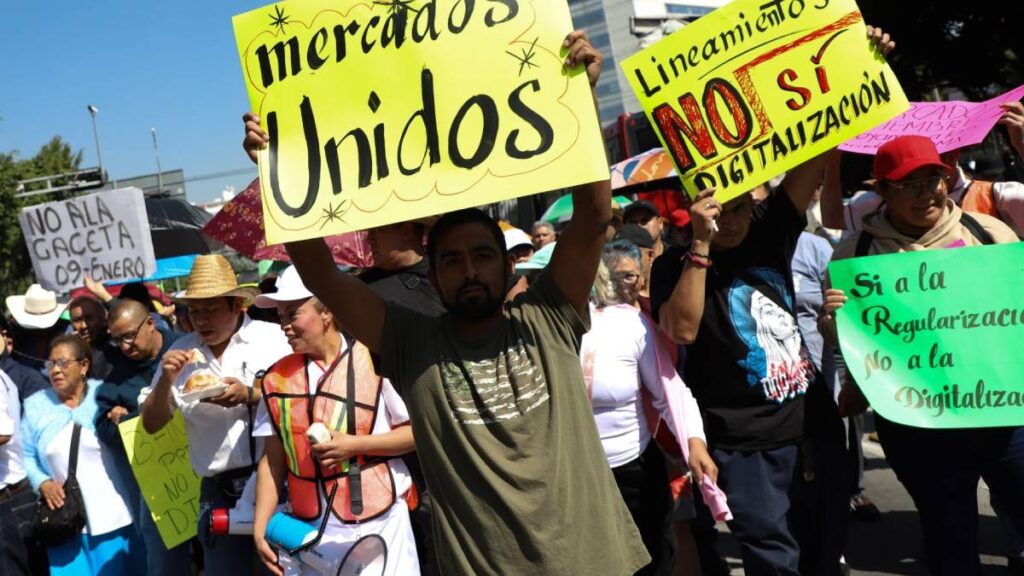 Locatarios de mercados podrán asistir a asambleas con la Sedeco.