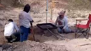 Regresan a fosa de Tonalá tras ataque armado y localizan más restos
