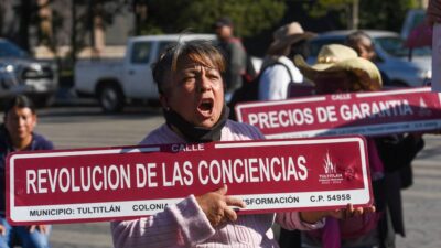 Manifestantes bloquearon la Autopista México-Querétaro.