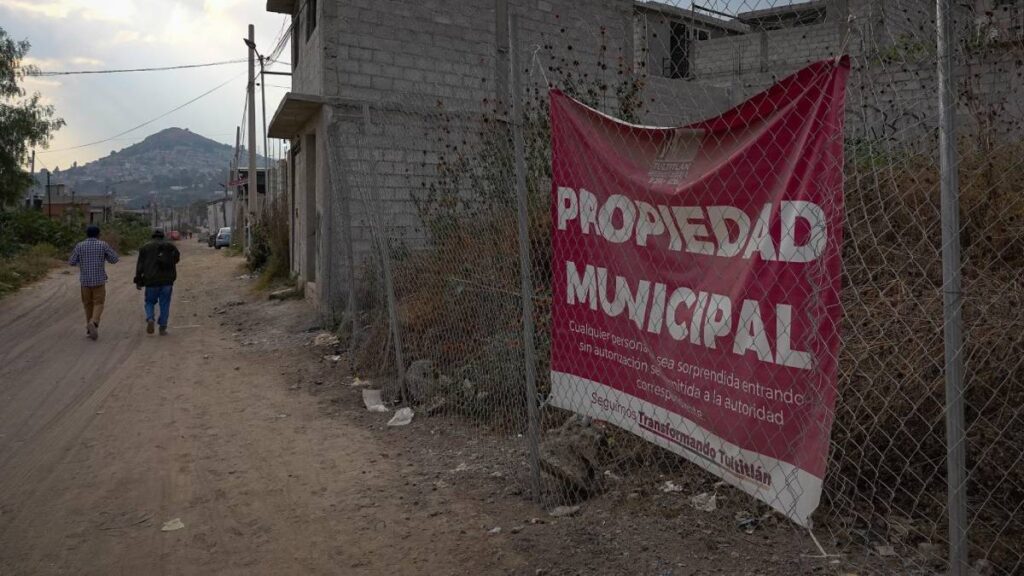 Vecinos de Tultitlán dicen que quieren despojarlos de sus predios. 