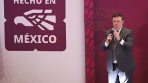 Ebrard celebra trato preferencial de EE. UU. a México en aranceles de autos