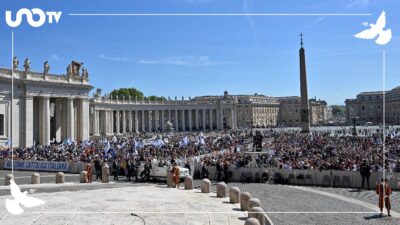 En la Plaza de San Pedro se anuncia al nuevo Papa elegido. Foto: AFP