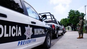 ¡Por corruptos! Separan de su cargo a policías por pedir “mordida” en Cancún
