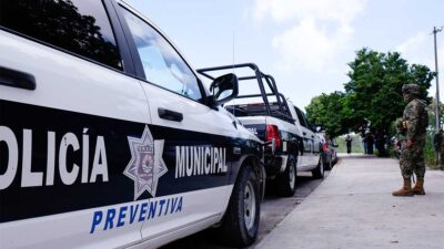 Captaron a los policías de Cancún pidiendo "mordida".