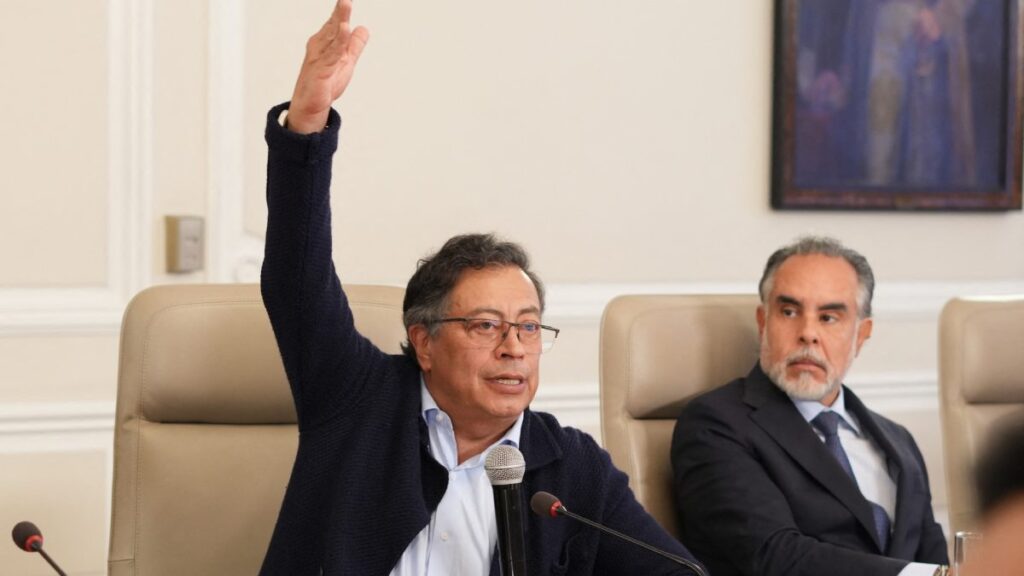 El presidente de Colombia, Gustavo Petro, pidió la renuncia a todo su gabinete de Gobierno, para dar "cumplimiento en el programa ordenado por el pueblo".