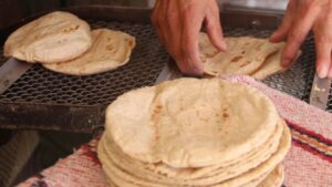 ¿Cuántas tortillas comer al día? NutrIMSS lo revela