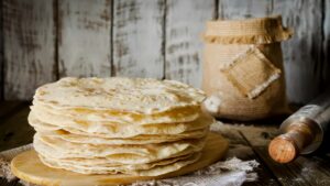 Tortillas pirata: el peligro de comerlas, cómo identificarlas y por qué las venden hasta en ferreterías