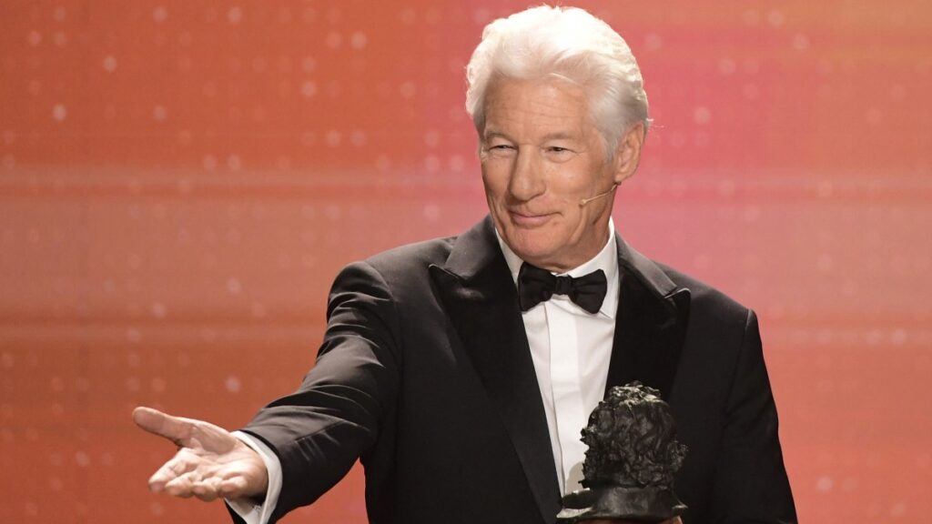 Richard Gere afirmó que el presidente de Estados Unidos, Donald Trump, es un "bully" al recibir el Premio Goya Internacional en España.
