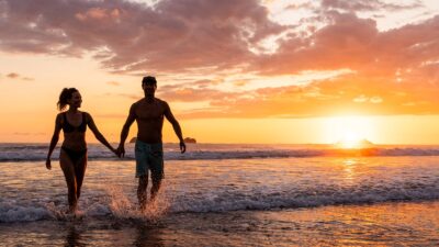 Un viaje de pareja debe ser planeado para evitar gastos mayores. Getty