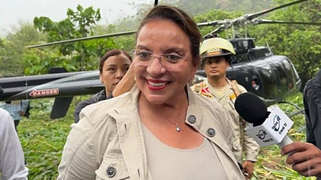 Helicóptero de la presidenta de Honduras aterriza de emergencia