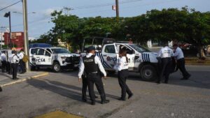 Policía abofetea a mujer detenida en Champotón, Campeche; Fiscalía investiga la agresión
